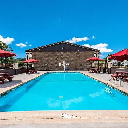 Econo Lodge Inn & Suites University Хънтсвил Екстериор снимка