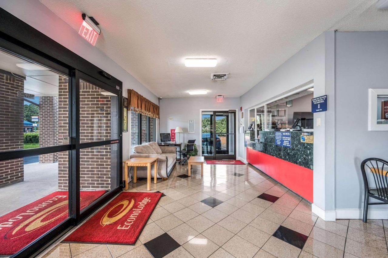 Econo Lodge Inn & Suites University Хънтсвил Екстериор снимка