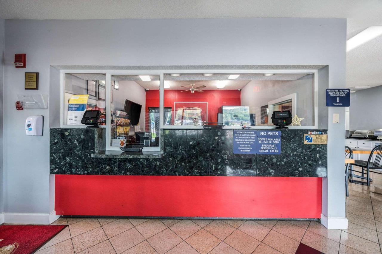 Econo Lodge Inn & Suites University Хънтсвил Екстериор снимка