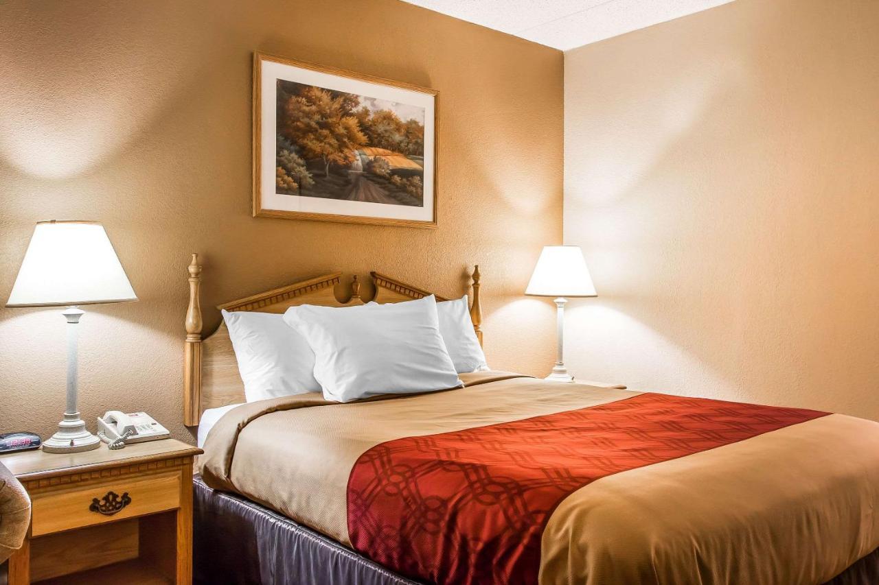 Econo Lodge Inn & Suites University Хънтсвил Екстериор снимка