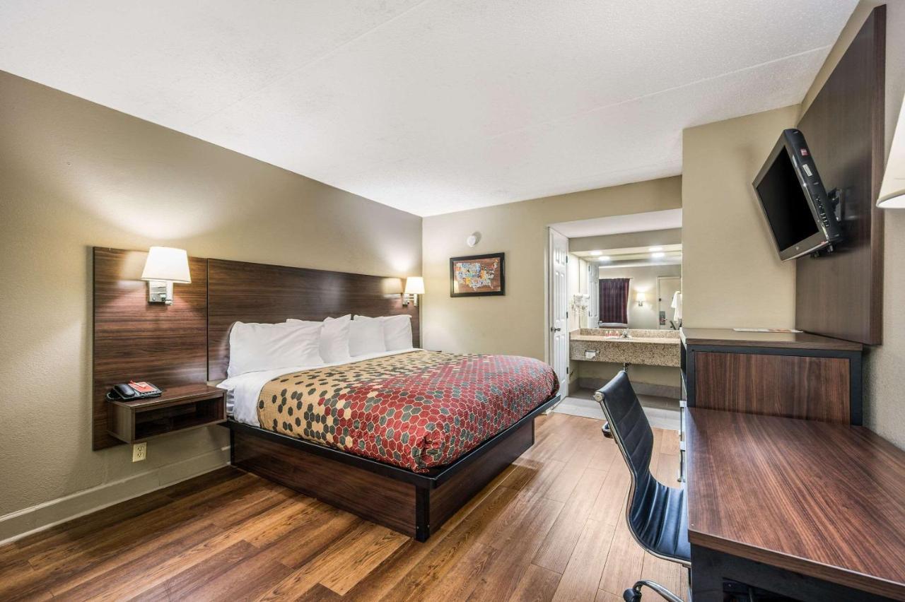 Econo Lodge Inn & Suites University Хънтсвил Екстериор снимка