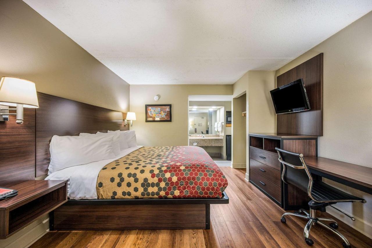 Econo Lodge Inn & Suites University Хънтсвил Екстериор снимка