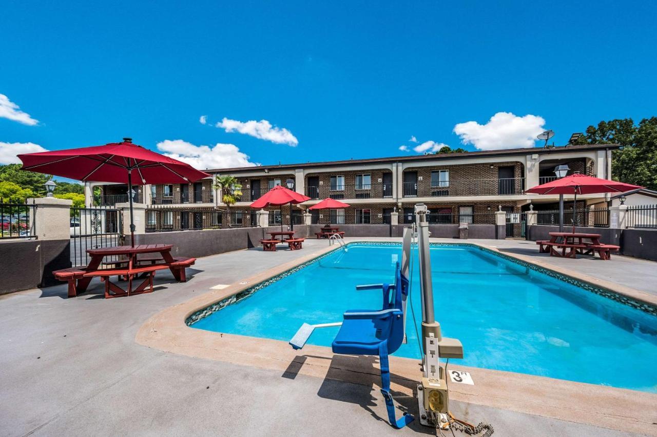 Econo Lodge Inn & Suites University Хънтсвил Екстериор снимка