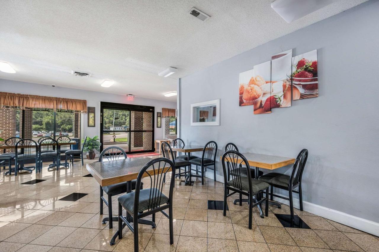 Econo Lodge Inn & Suites University Хънтсвил Екстериор снимка