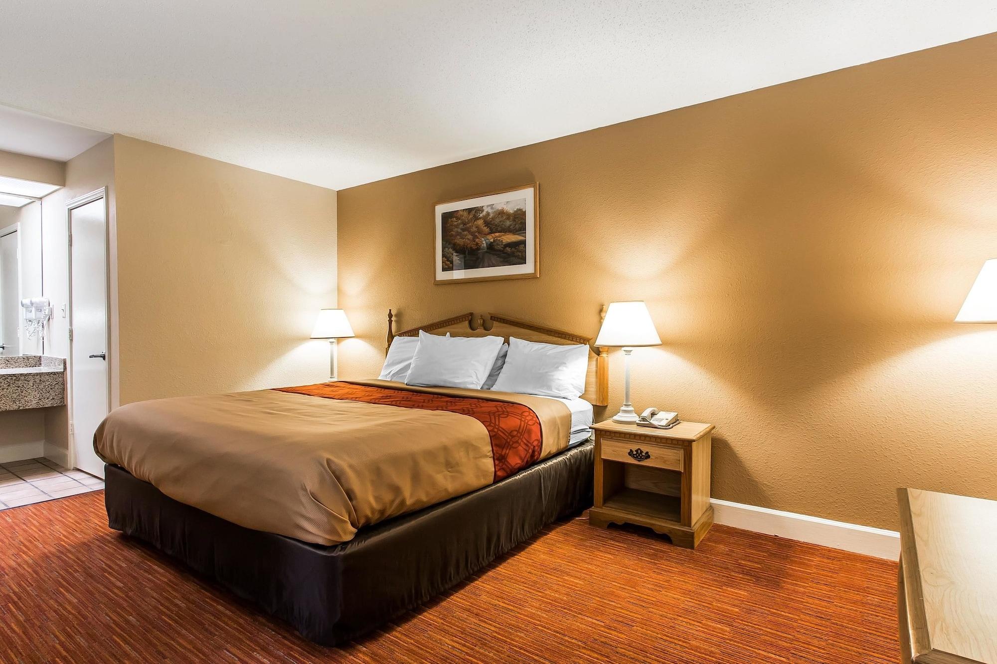Econo Lodge Inn & Suites University Хънтсвил Екстериор снимка