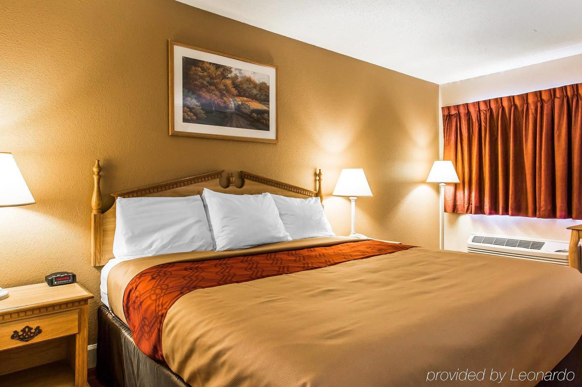 Econo Lodge Inn & Suites University Хънтсвил Екстериор снимка
