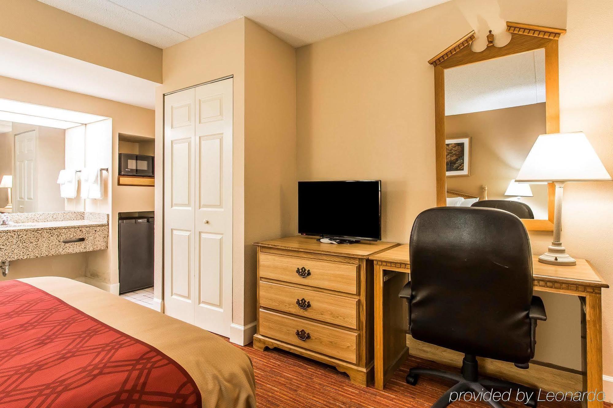 Econo Lodge Inn & Suites University Хънтсвил Екстериор снимка
