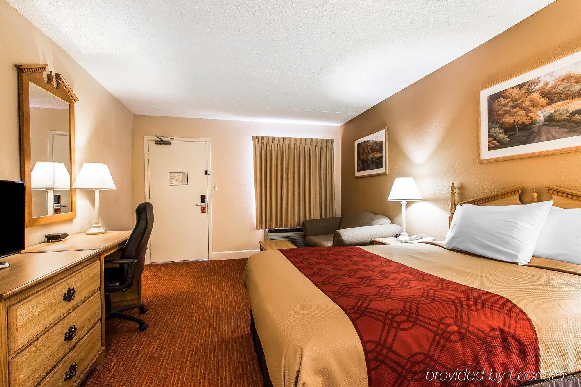 Econo Lodge Inn & Suites University Хънтсвил Екстериор снимка
