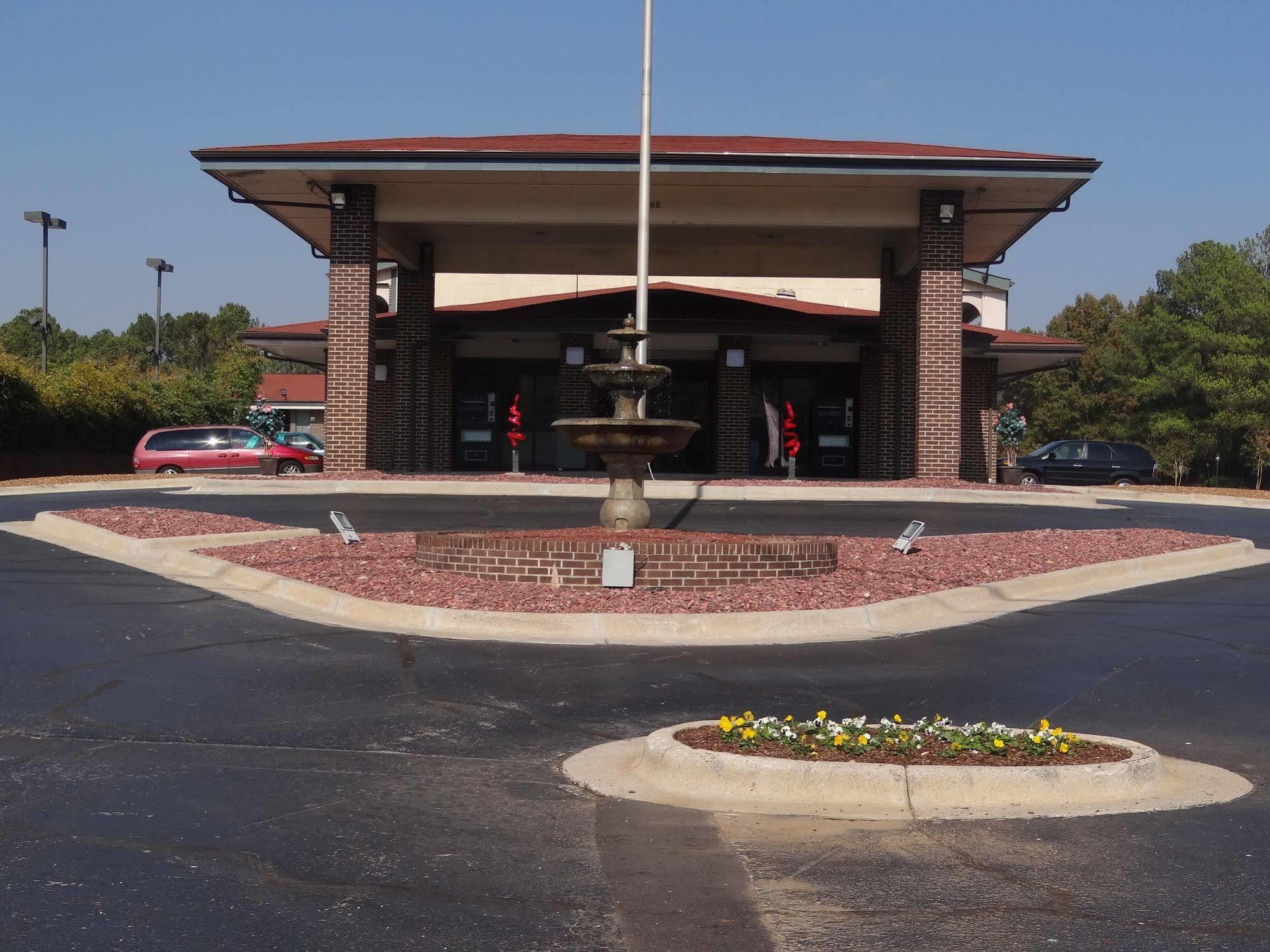 Econo Lodge Inn & Suites University Хънтсвил Екстериор снимка